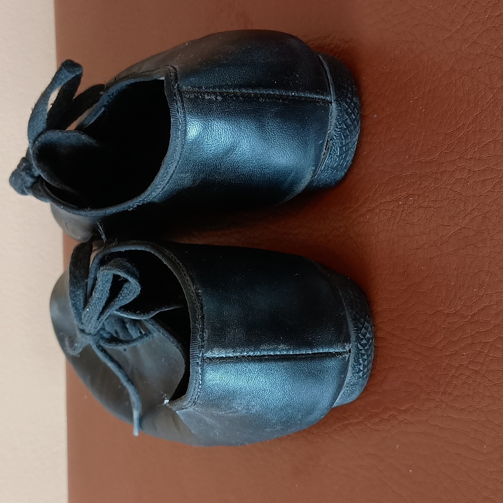 Capezio black leather women's shoes, approx size 6 - Picture 5 of 6
